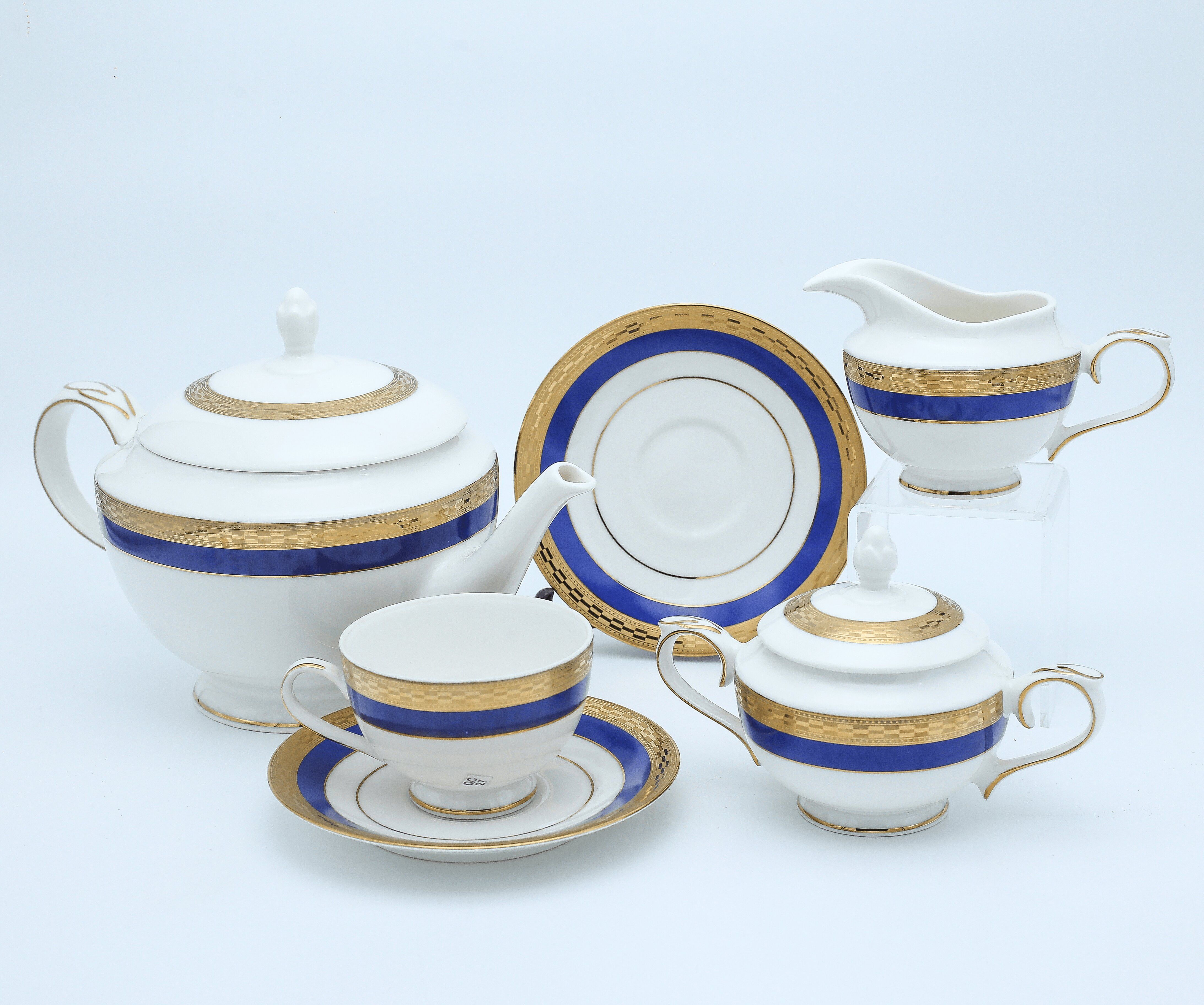 Dankotuwa | Bellini Gold 17 Pieces Tea Set + 2 Tier Premium Porcelain Cake Tray - Gold Line